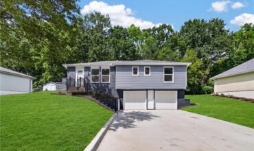 9310 NW 68th Street, Parkville, MO 64152