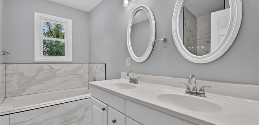 9310 NW 68th Street, Parkville, MO 64152