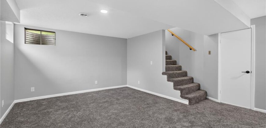 9310 NW 68th Street, Parkville, MO 64152