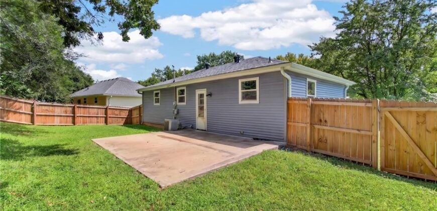 9310 NW 68th Street, Parkville, MO 64152