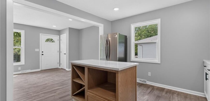 9310 NW 68th Street, Parkville, MO 64152