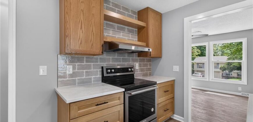 9310 NW 68th Street, Parkville, MO 64152