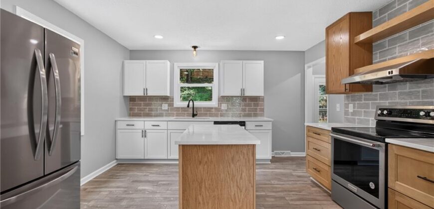 9310 NW 68th Street, Parkville, MO 64152
