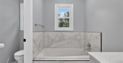 9310 NW 68th Street, Parkville, MO 64152