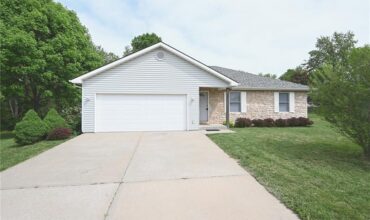14 Sandi Circle, Dearborn, MO 64439