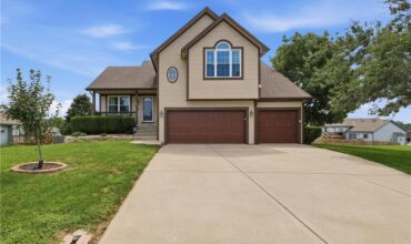 519 Holt Drive, Liberty, MO 64068
