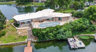 1109 NW South Shore Drive, Lake Waukomis, MO 64151