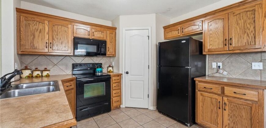 9335 N Main Street, Kansas City, MO 64155