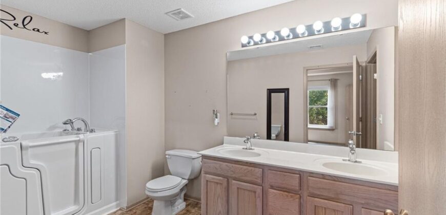 9831 N POTTER Avenue, Kansas City, MO 64157