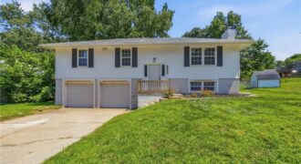 8815 N Grand Avenue, Kansas City, MO 64155