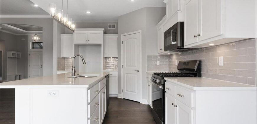 3327 NW 93rd Street, Kansas City, MO 64154