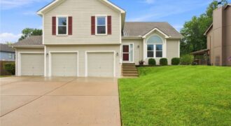 7338 N Booth Avenue, Kansas City, MO 64158