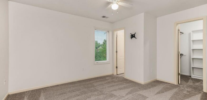 9105 N Kansas Court, Kansas City, MO 64156