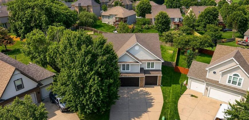 9105 N Kansas Court, Kansas City, MO 64156