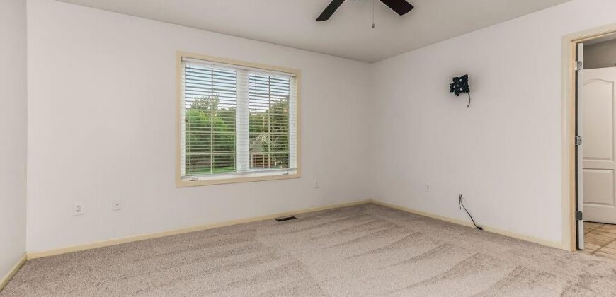 9105 N Kansas Court, Kansas City, MO 64156