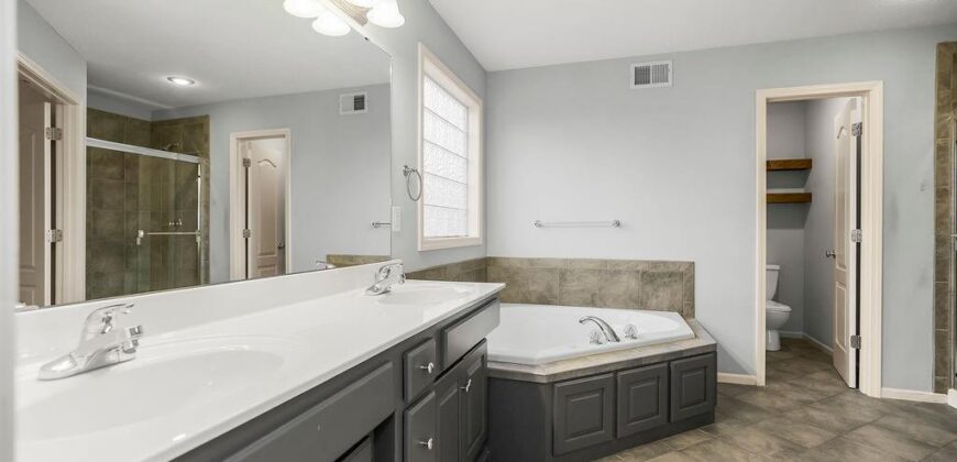 9105 N Kansas Court, Kansas City, MO 64156