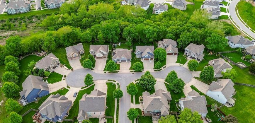 9105 N Kansas Court, Kansas City, MO 64156