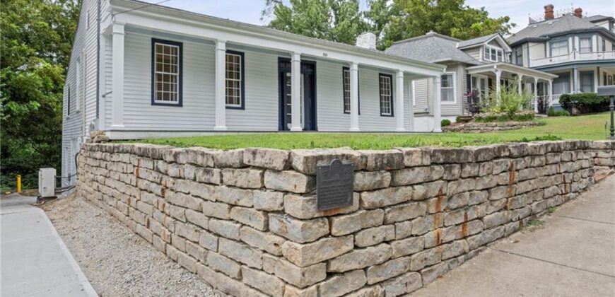 633 Main Street, Weston, MO 64098