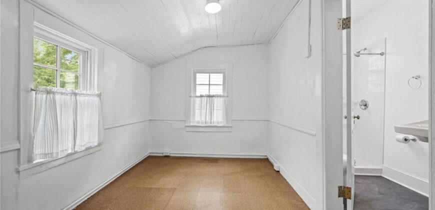 633 Main Street, Weston, MO 64098