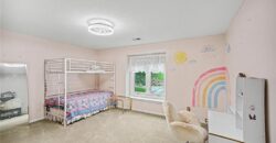 5525 N Oakdale Place, Parkville, MO 64152