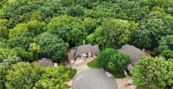 5525 N Oakdale Place, Parkville, MO 64152
