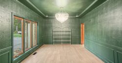 5525 N Oakdale Place, Parkville, MO 64152
