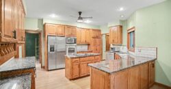 5525 N Oakdale Place, Parkville, MO 64152