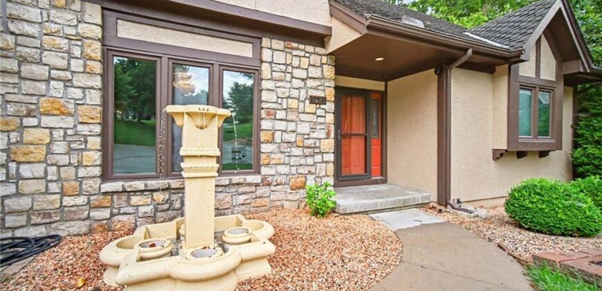 5525 N Oakdale Place, Parkville, MO 64152
