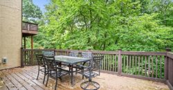 5525 N Oakdale Place, Parkville, MO 64152