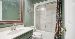 5525 N Oakdale Place, Parkville, MO 64152