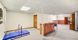5525 N Oakdale Place, Parkville, MO 64152