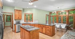 5525 N Oakdale Place, Parkville, MO 64152