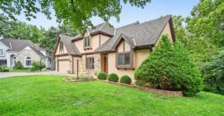 5525 N Oakdale Place, Parkville, MO 64152