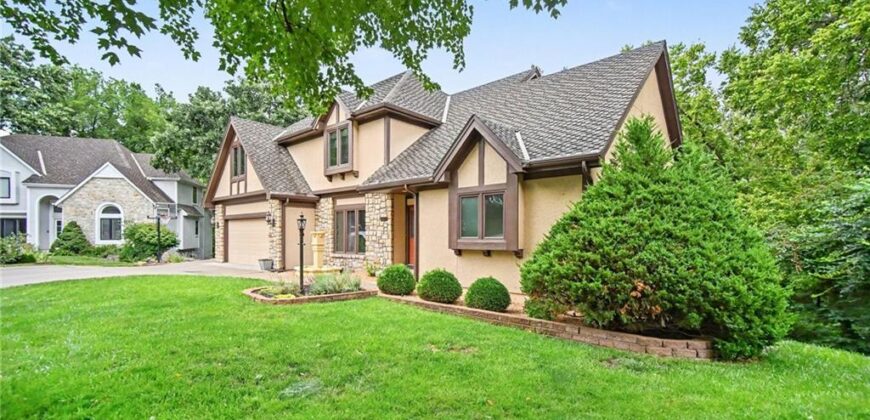 5525 N Oakdale Place, Parkville, MO 64152