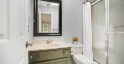 5525 N Oakdale Place, Parkville, MO 64152