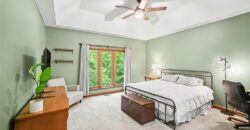 5525 N Oakdale Place, Parkville, MO 64152