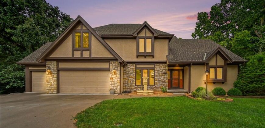 5525 N Oakdale Place, Parkville, MO 64152