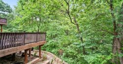 5525 N Oakdale Place, Parkville, MO 64152