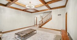 5525 N Oakdale Place, Parkville, MO 64152