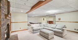 5525 N Oakdale Place, Parkville, MO 64152