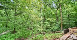 5525 N Oakdale Place, Parkville, MO 64152