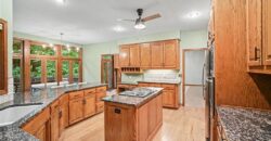 5525 N Oakdale Place, Parkville, MO 64152