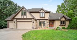 5525 N Oakdale Place, Parkville, MO 64152