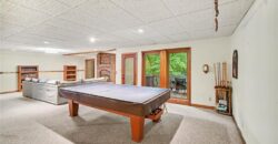 5525 N Oakdale Place, Parkville, MO 64152