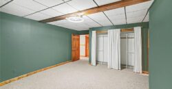 5525 N Oakdale Place, Parkville, MO 64152