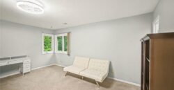 5525 N Oakdale Place, Parkville, MO 64152