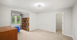 5525 N Oakdale Place, Parkville, MO 64152