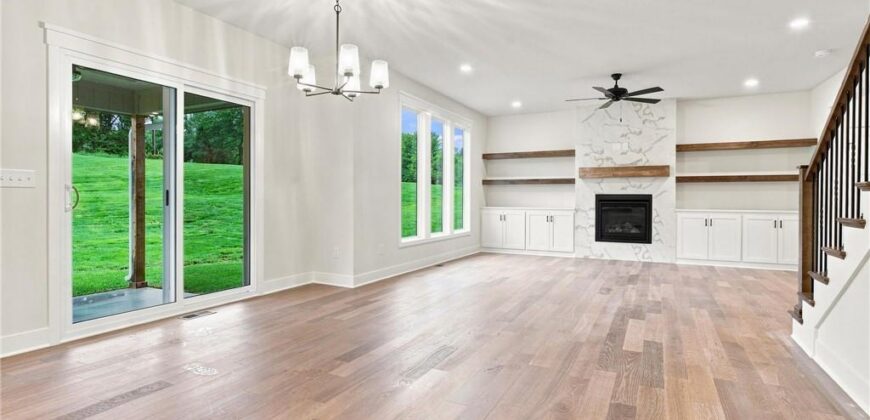 13522 Oakridge Drive, Kearney, MO 64060