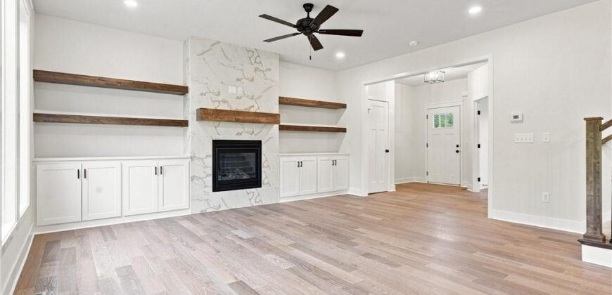 13522 Oakridge Drive, Kearney, MO 64060