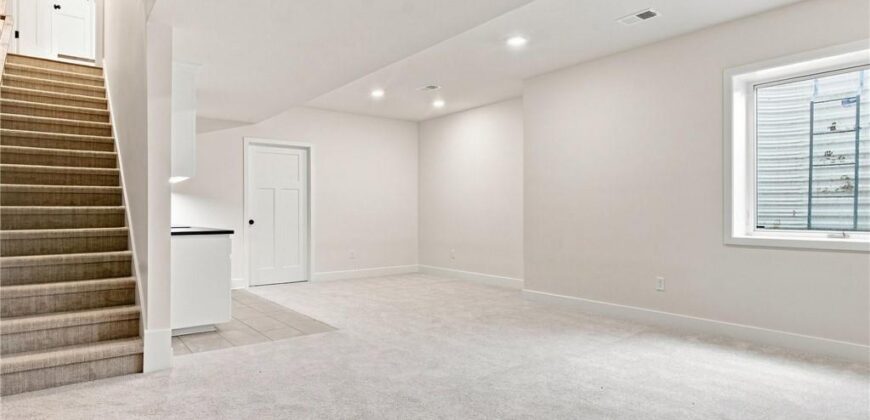 13522 Oakridge Drive, Kearney, MO 64060